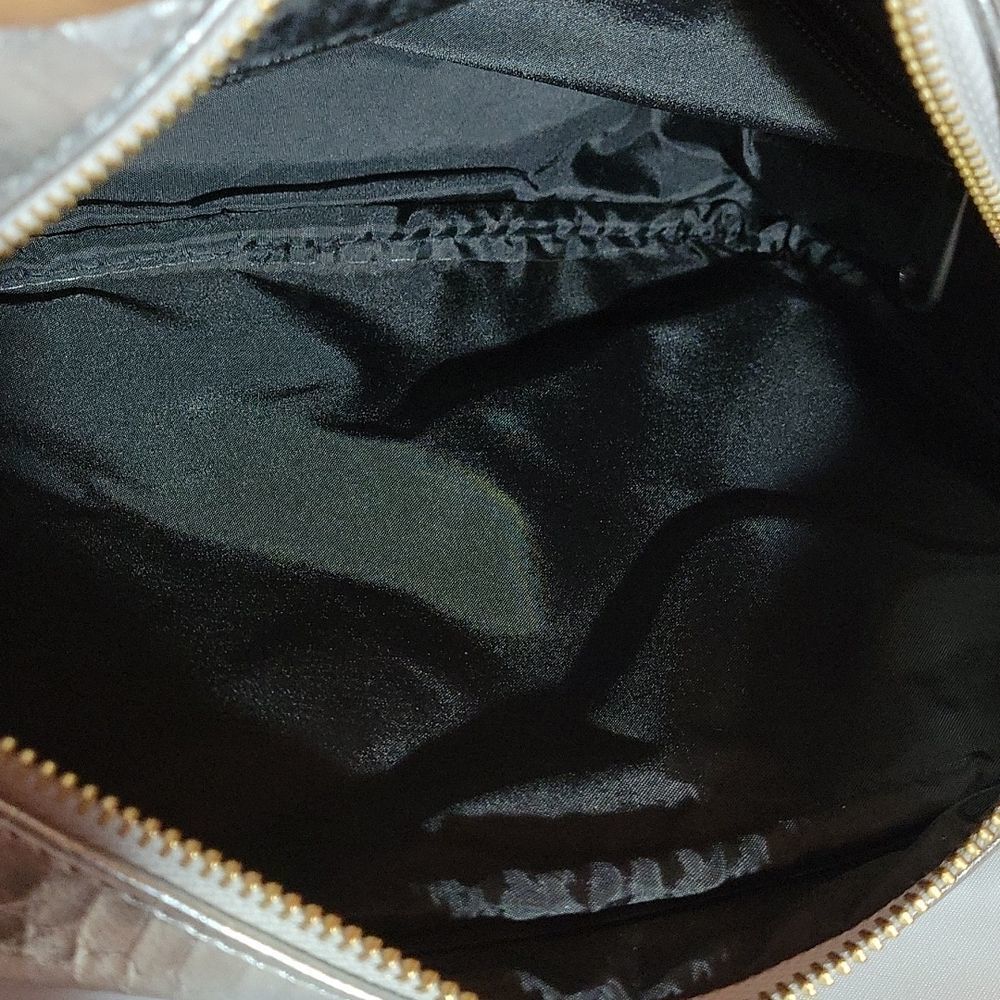 BRAND NEW VICTORIA SECRET SILVER WITH SHOULDER STRAP BAG - Picture 11 of 16